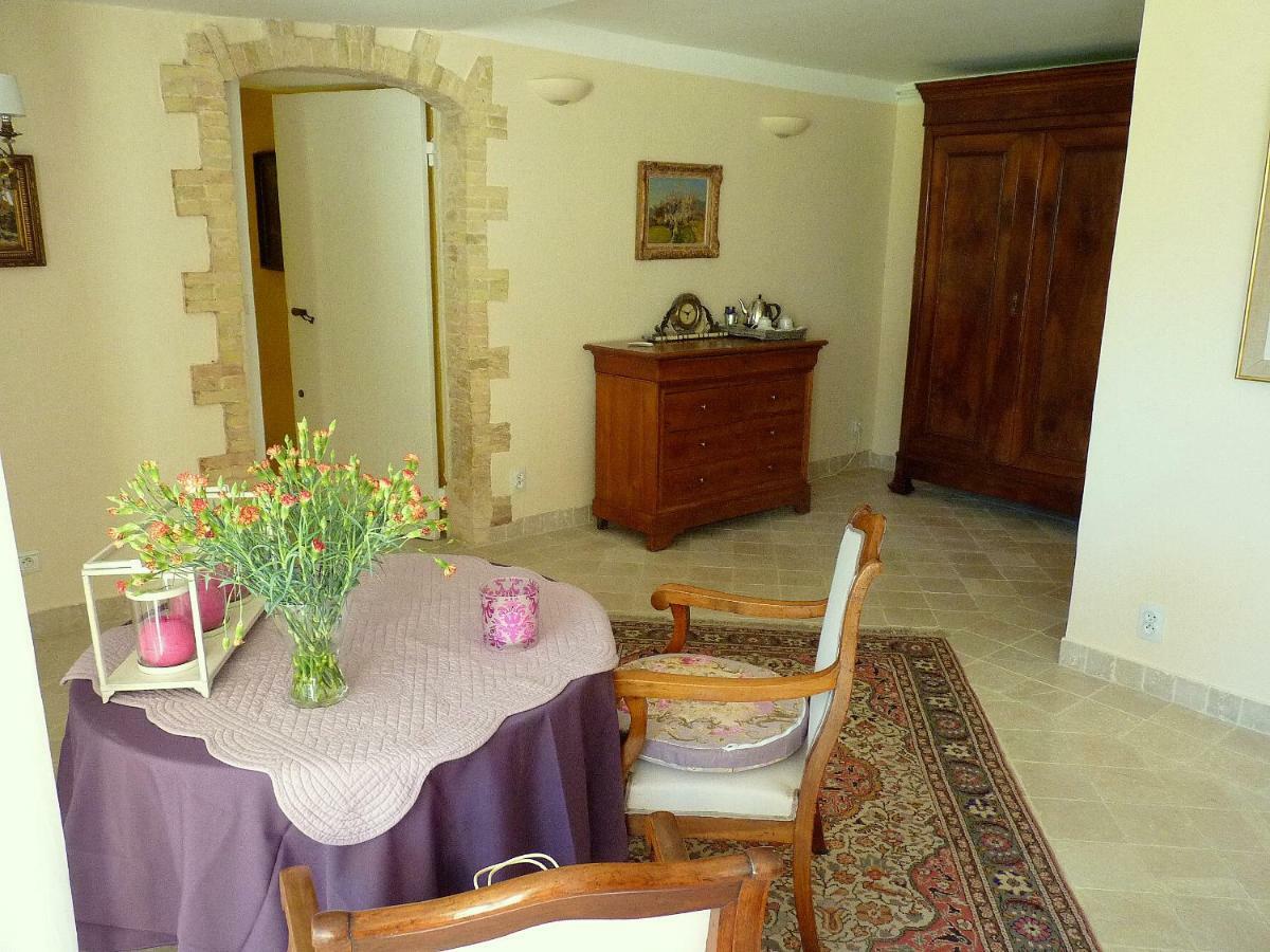 La Royante Bed and Breakfast Aubagne Εξωτερικό φωτογραφία